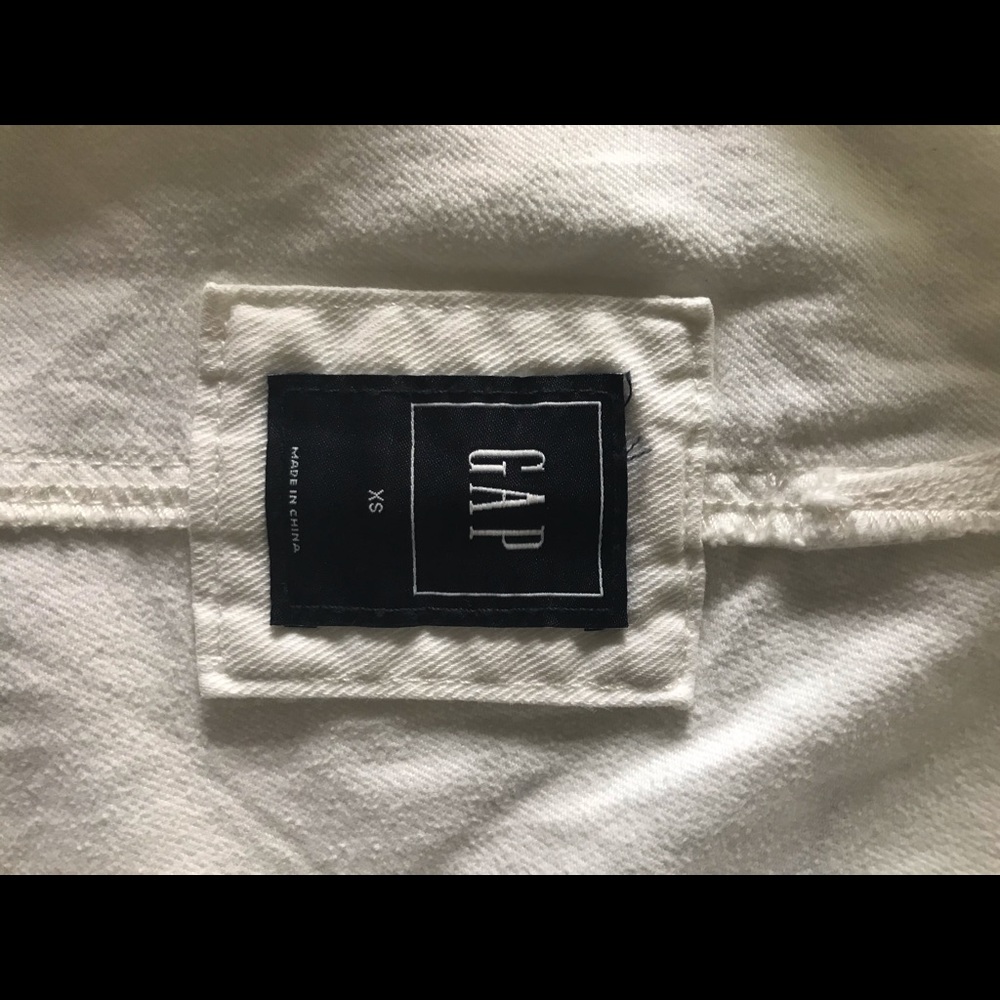 Women’s Gap white denim overall shorts Size XS